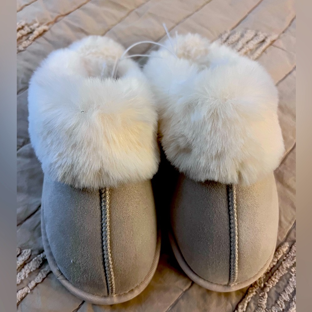 LOFT - Faux Fur Lined Slippers - Size Small